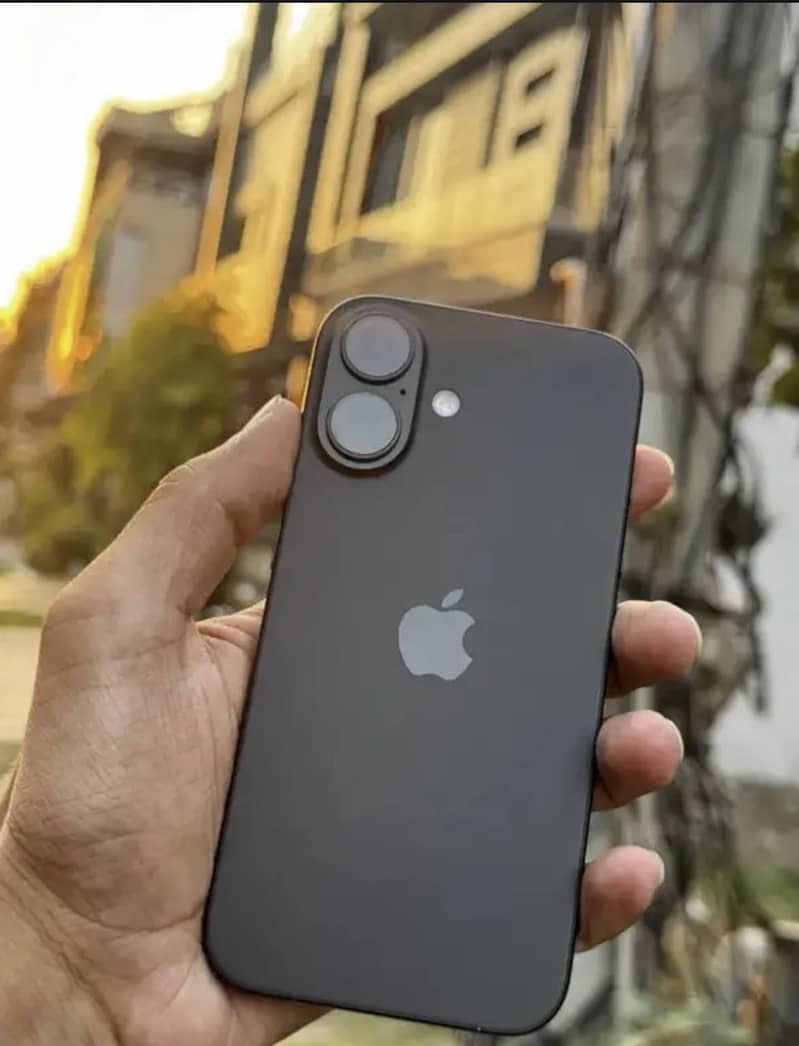 Apple iPhone 16 4