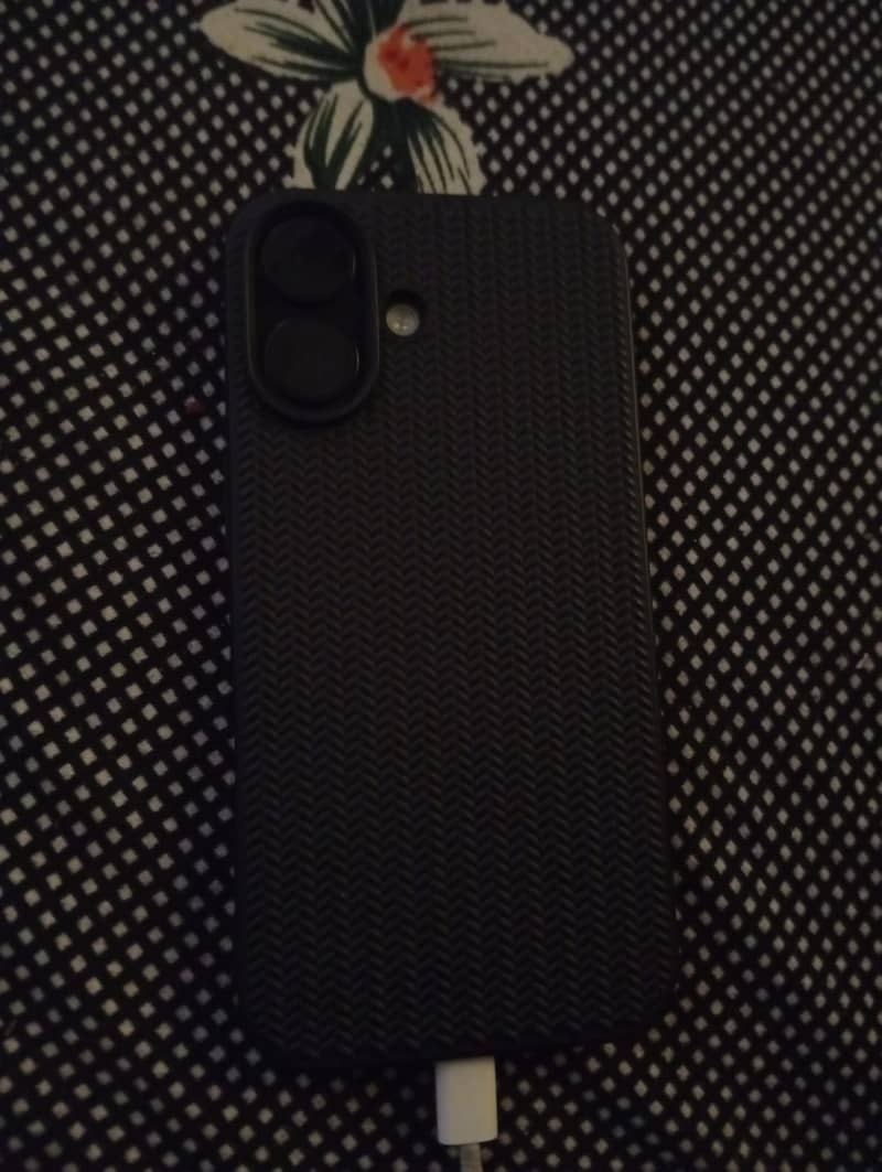 Apple iPhone 16 5