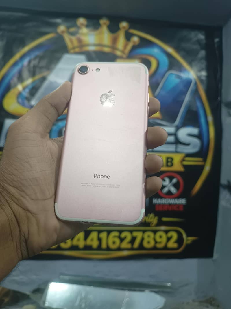 Apple iPhone 7 0
