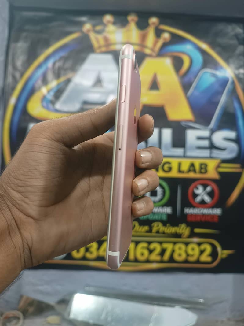 Apple iPhone 7 1