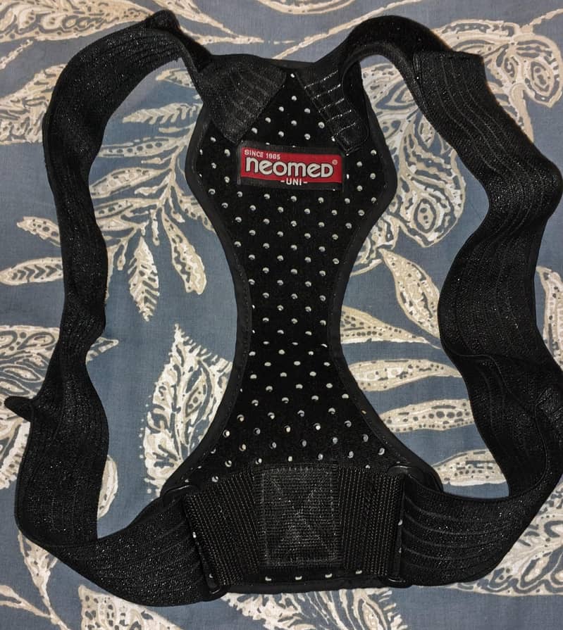 2 Back posture corrector belts 1