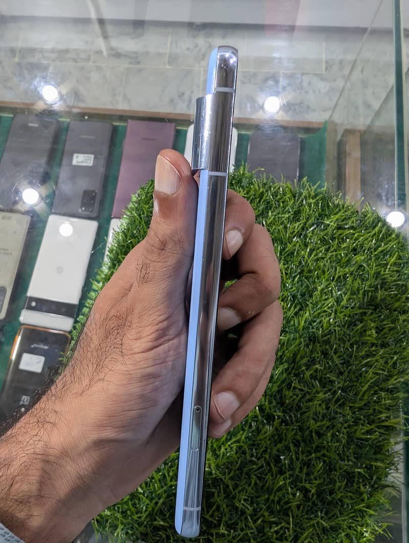 Google Pixel 8 Pro 2