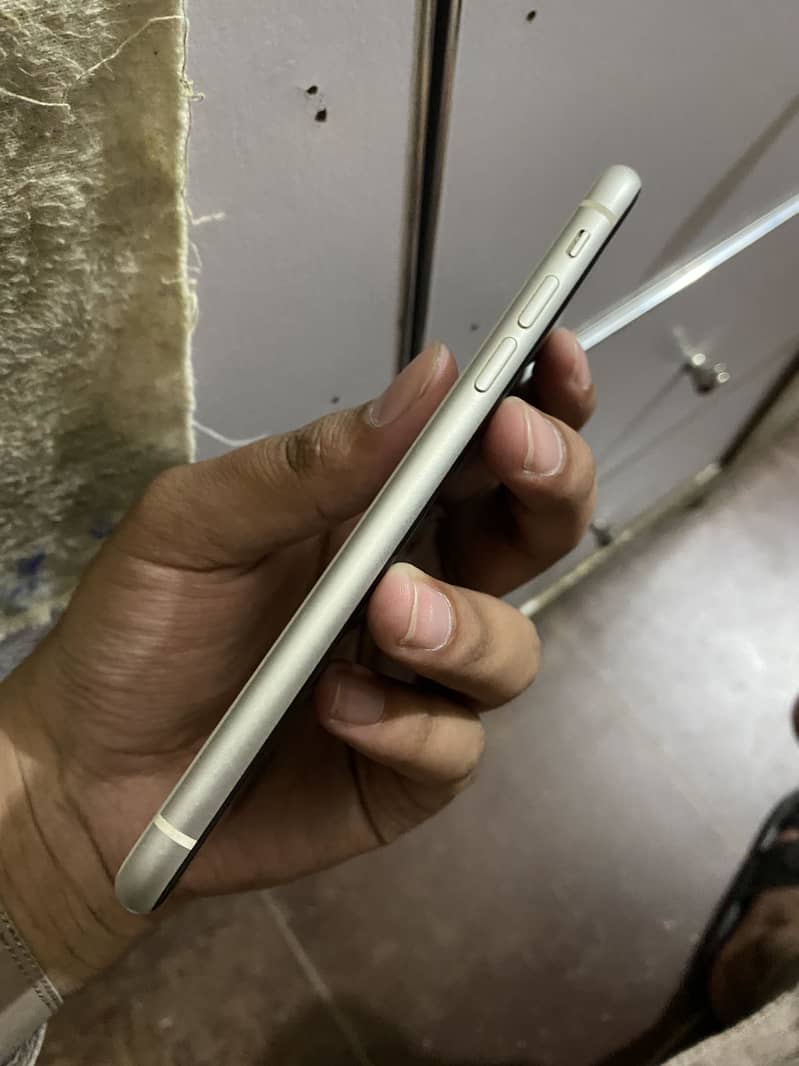 Apple iPhone 11 2