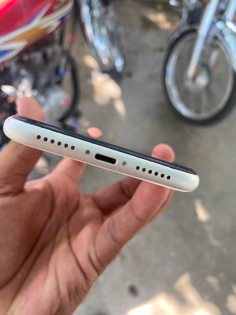 Apple iPhone 11 2