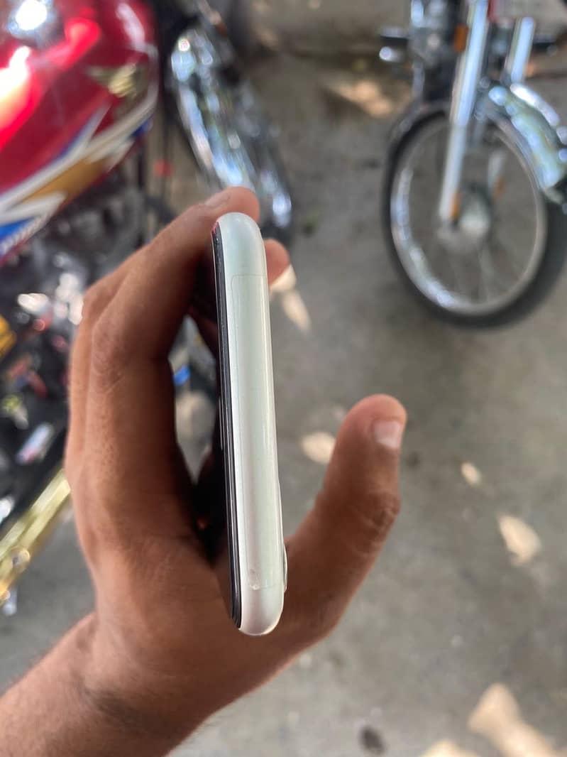 Apple iPhone 11 5