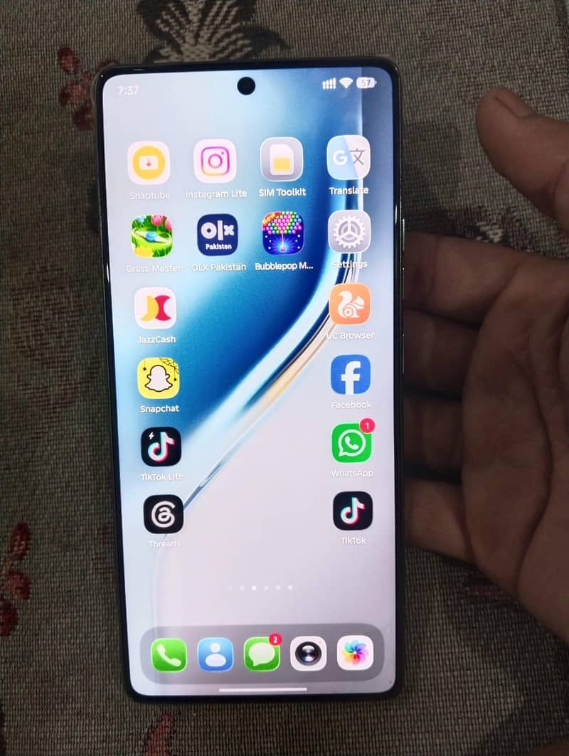 Tecno CAMON 40 1