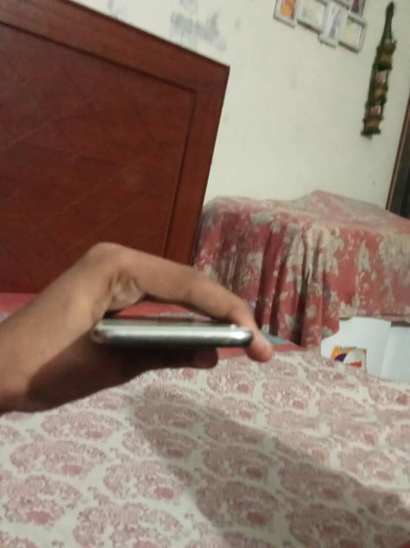 Apple iPhone X 3