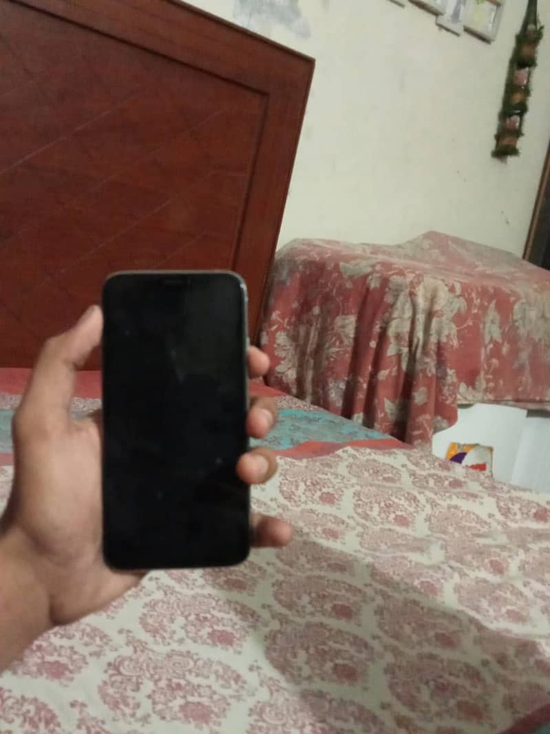 Apple iPhone X 4