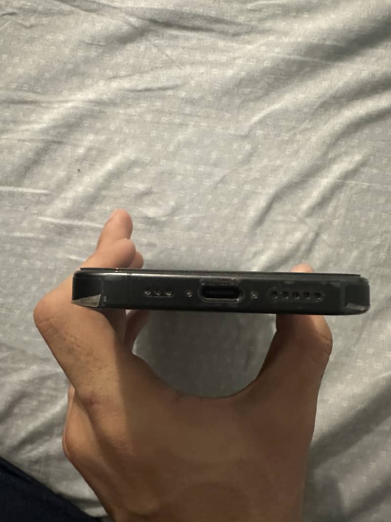 Apple iPhone 15 Pro 2