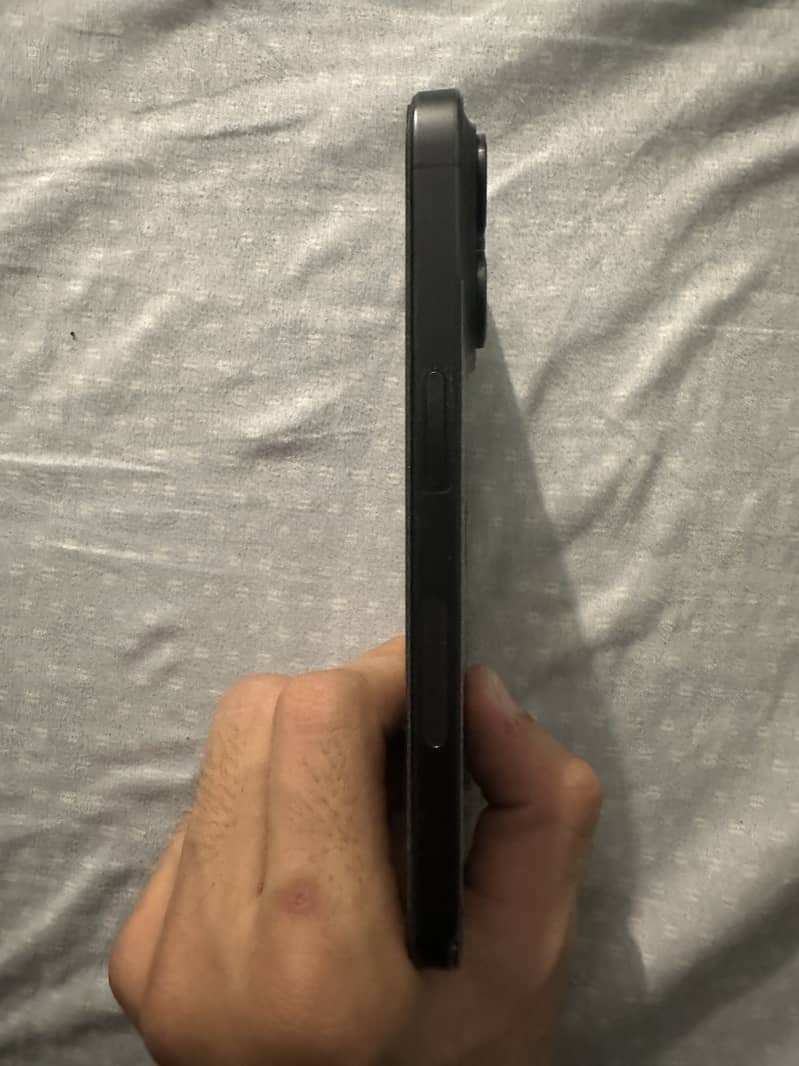 Apple iPhone 15 Pro 3