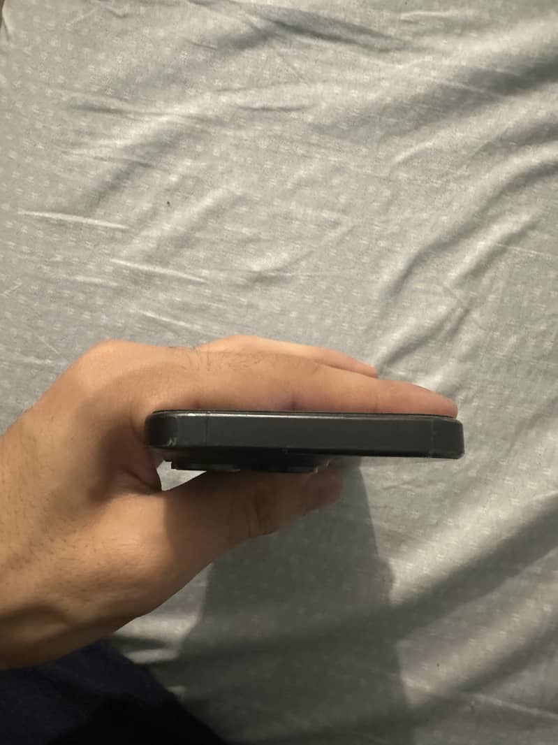 Apple iPhone 15 Pro 4