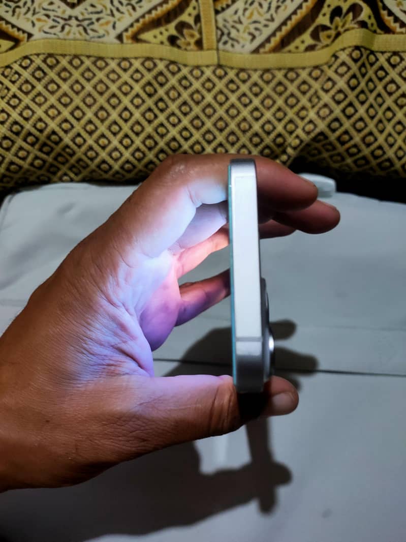 Apple iPhone 14 3