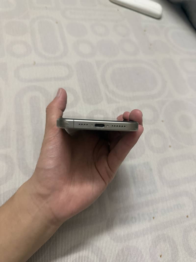 Apple iPhone 15 Pro Max 4
