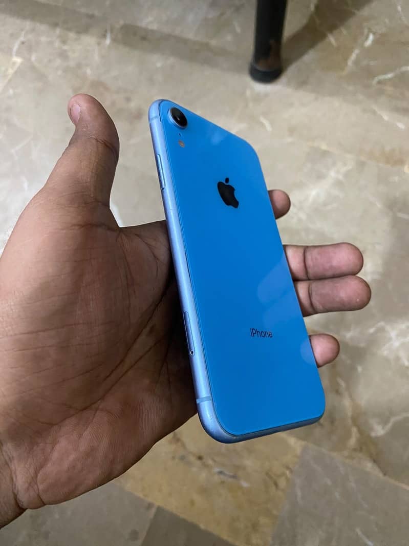 Apple iPhone XR 1