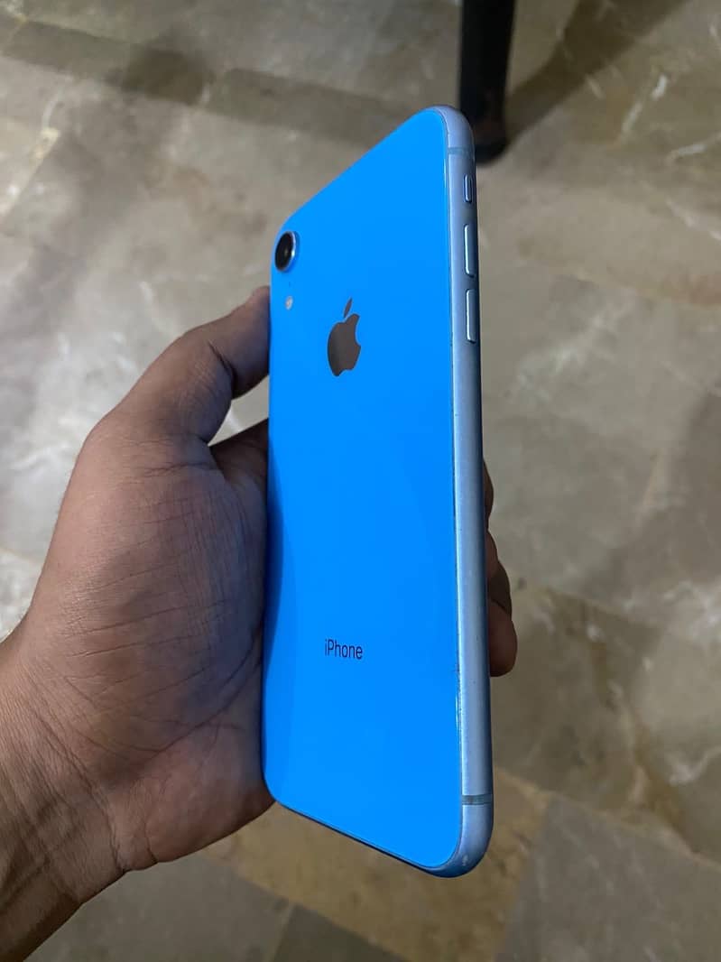 Apple iPhone XR 4