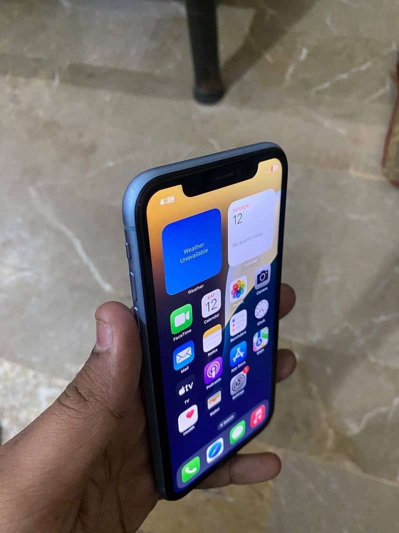 Apple iPhone XR 9