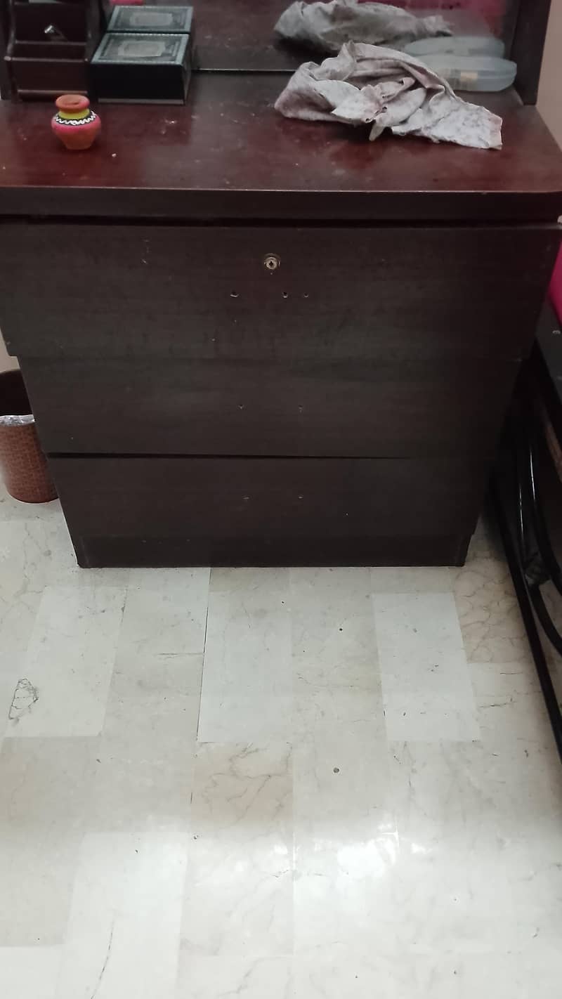 dressing table 0