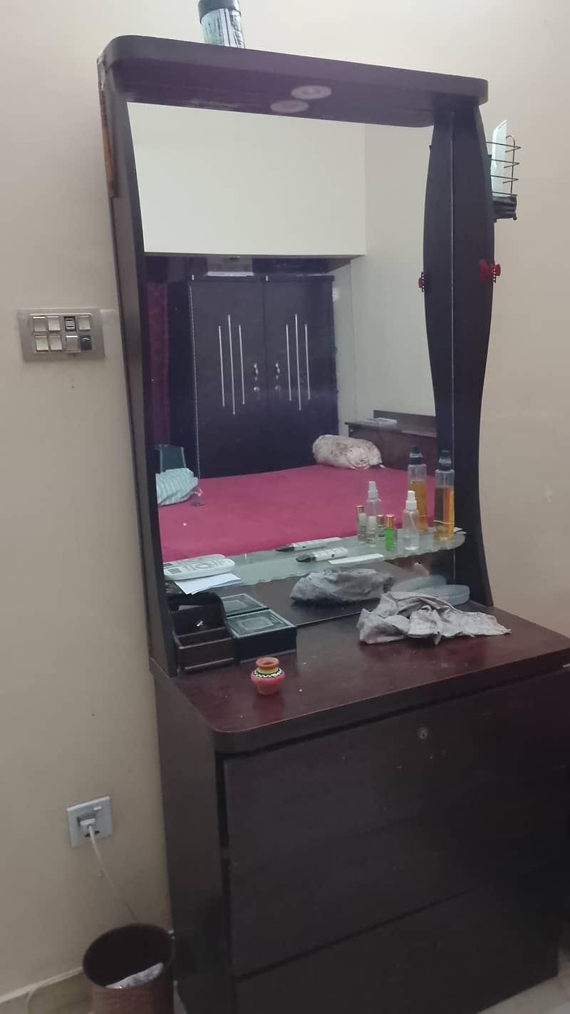 dressing table 1