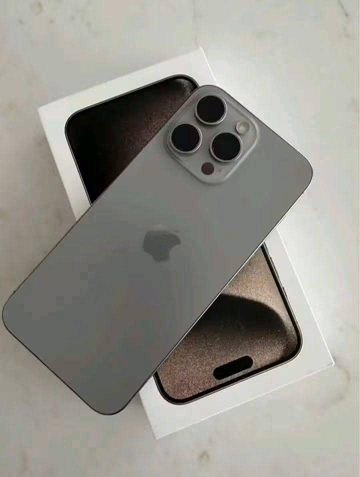 Apple iPhone 15 Pro Max 0