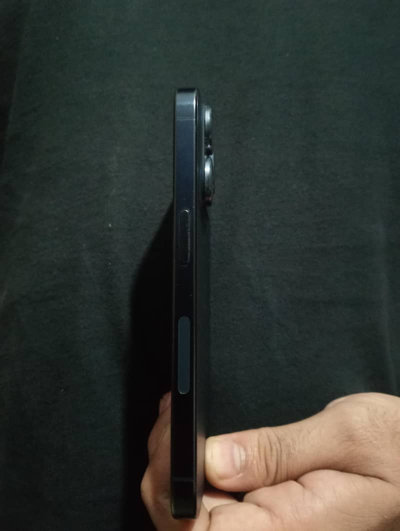 Apple iPhone 15 Pro 2
