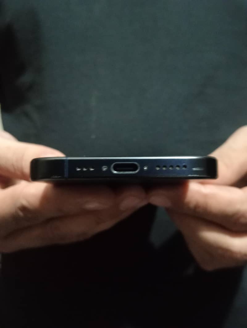 Apple iPhone 15 Pro 4