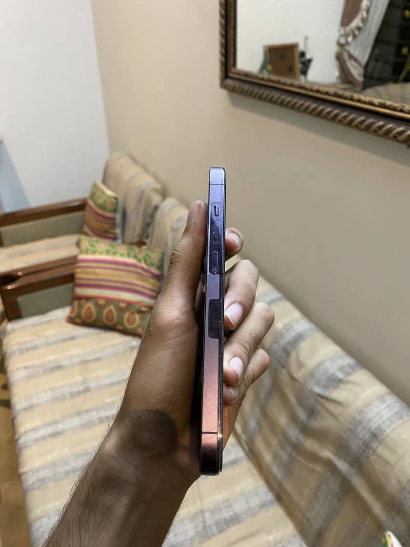 Apple iPhone 14 Pro 2