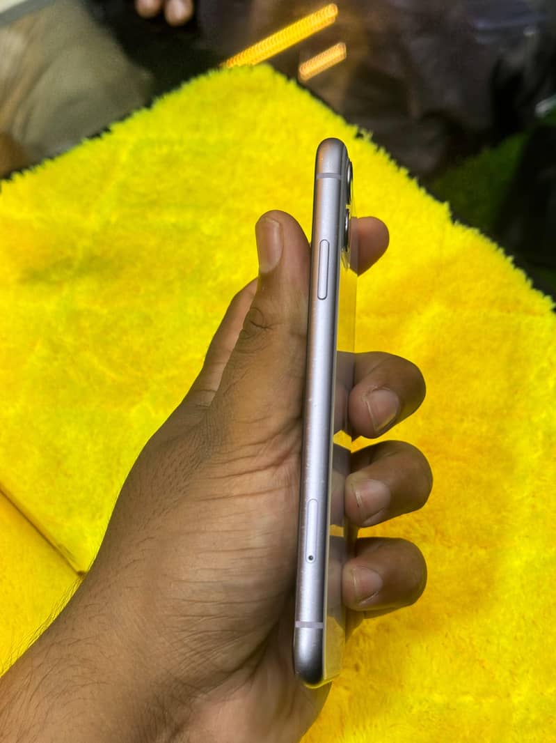 Apple iPhone 11 4
