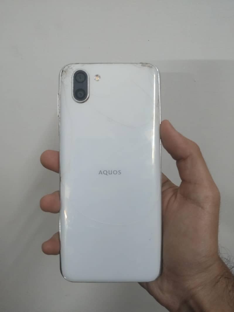 Sharp Aquos R2 0