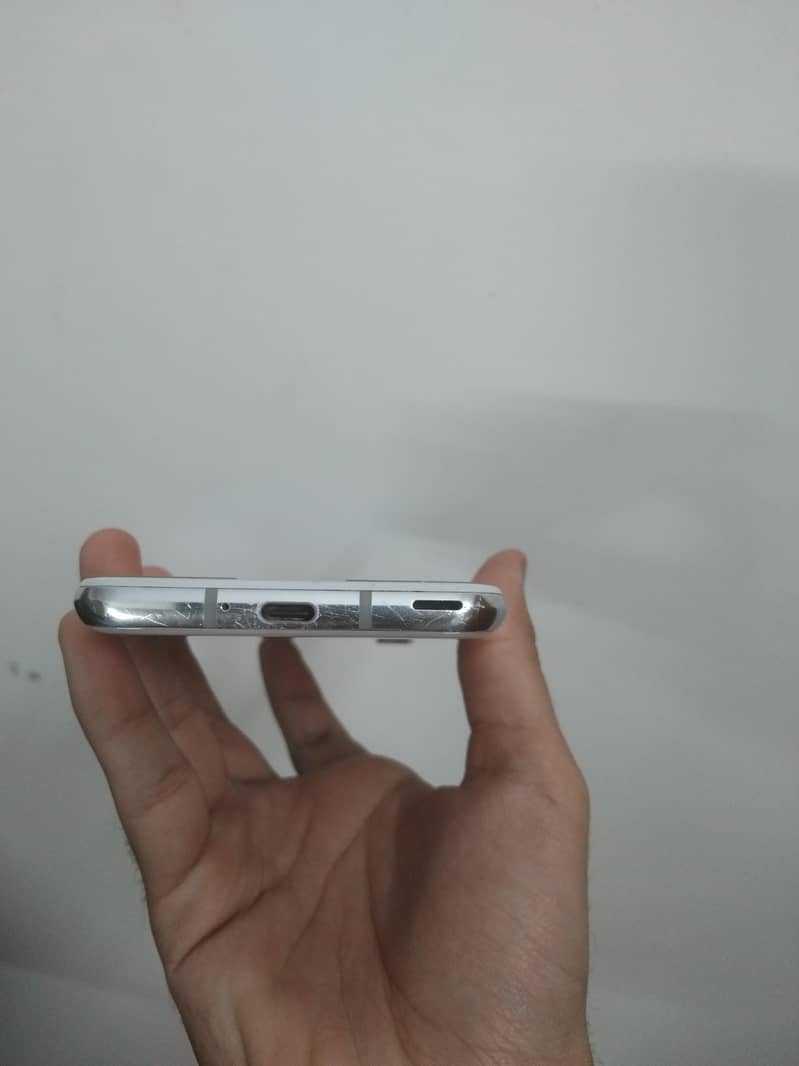 Sharp Aquos R2 2