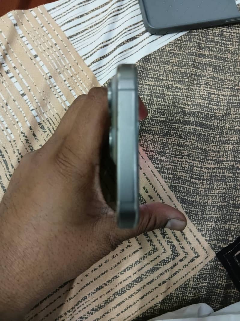 IPhone 15 PRO 1