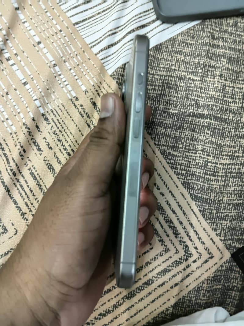 IPhone 15 PRO 3