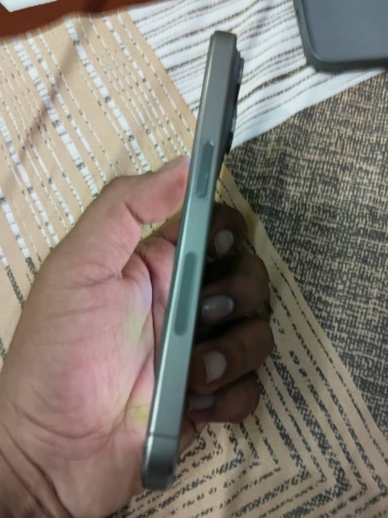 IPhone 15 PRO 4