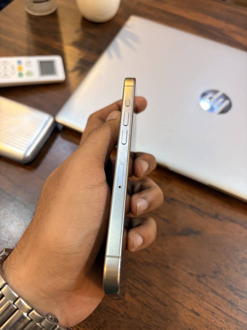 Apple iPhone 15 Pro 3