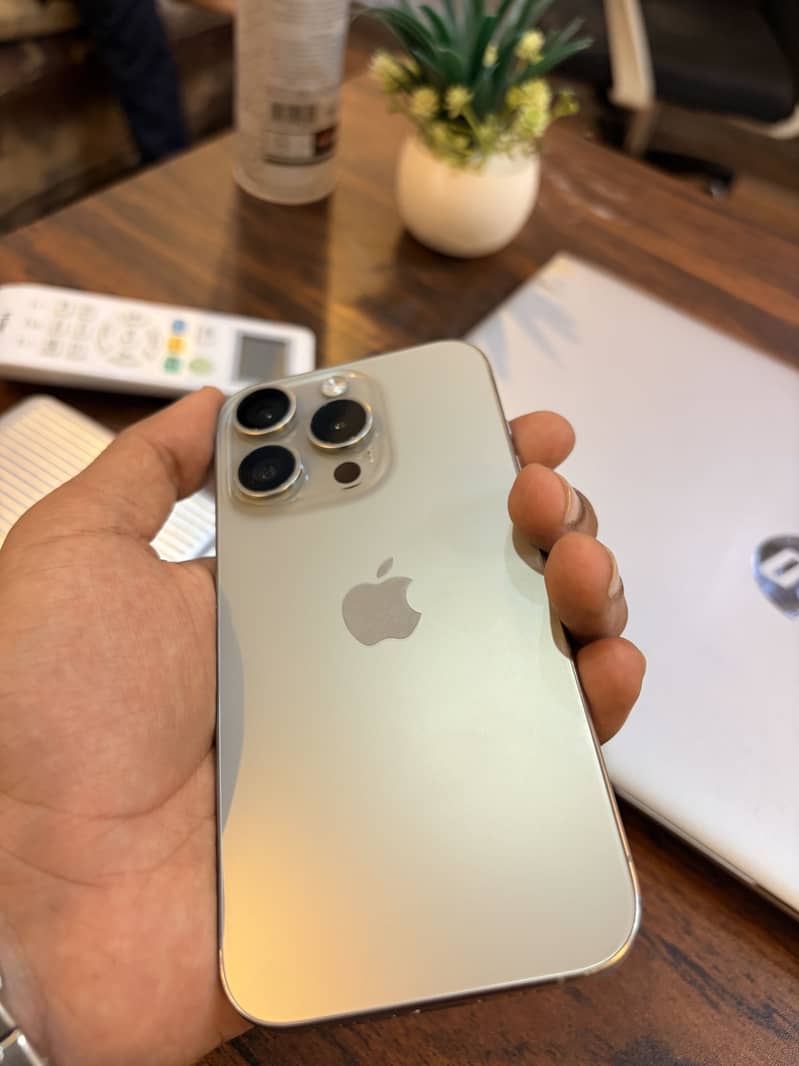 Apple iPhone 15 Pro 4