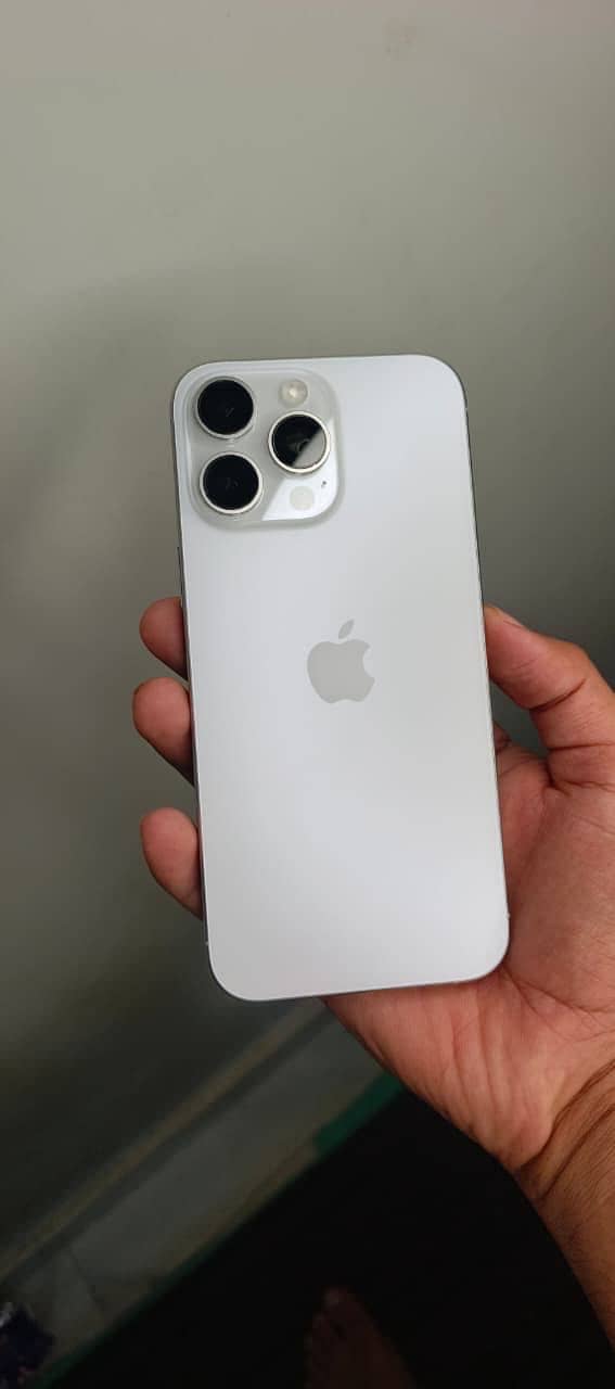 Apple iPhone 16 Pro Max 0