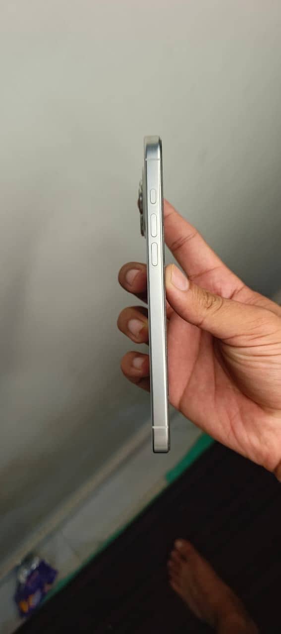 Apple iPhone 16 Pro Max 6