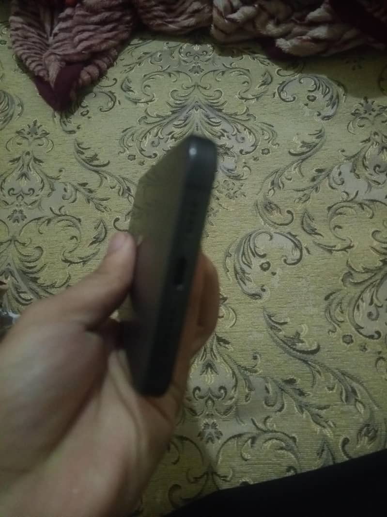 Apple iPhone 15 Pro Max 2