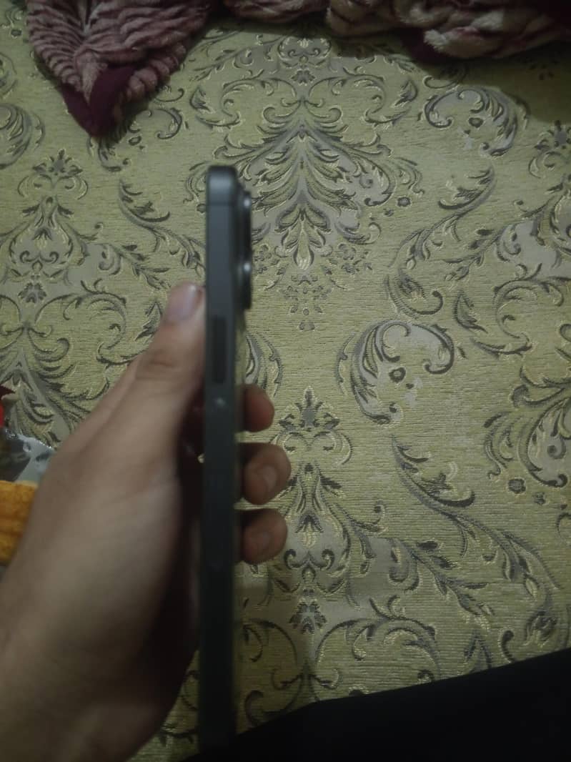 Apple iPhone 15 Pro Max 3