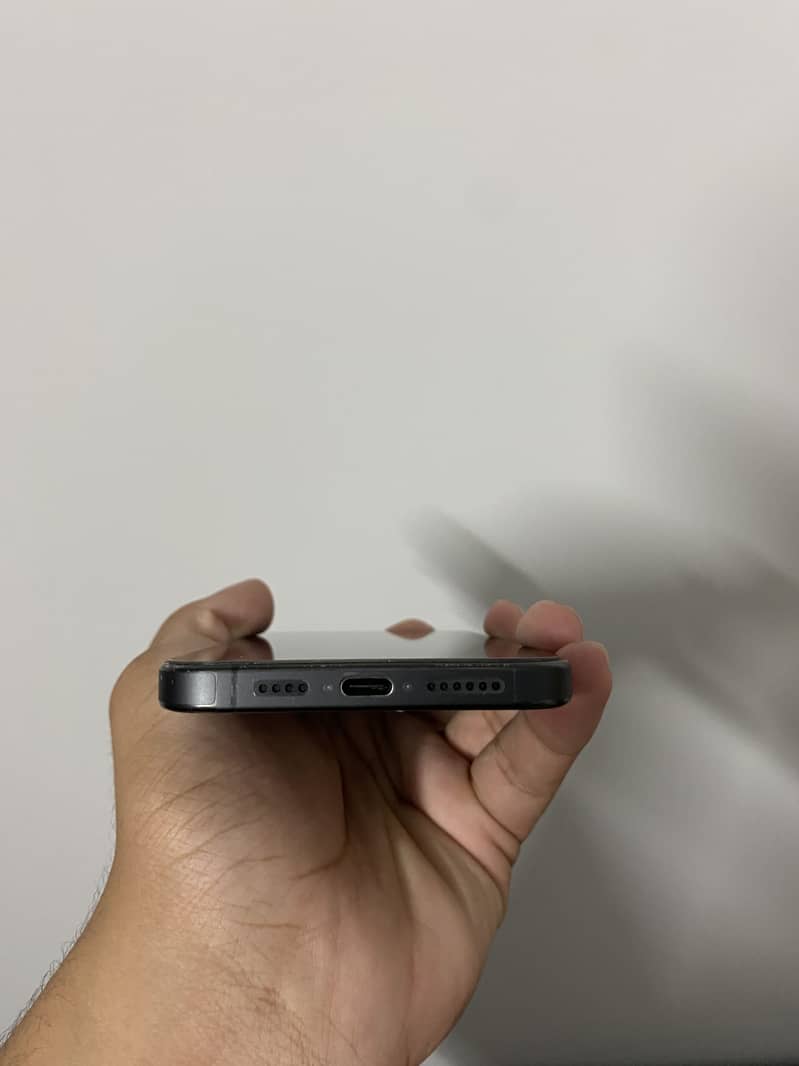 Apple iPhone 15 Pro Max 2