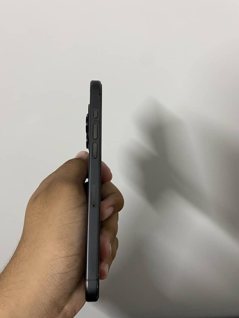 Apple iPhone 15 Pro Max 3