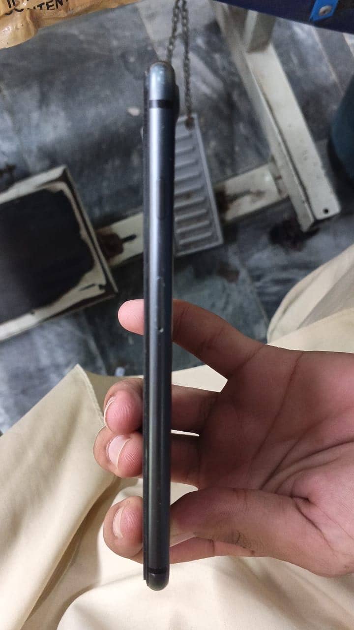 Apple iPhone 8 Plus 1