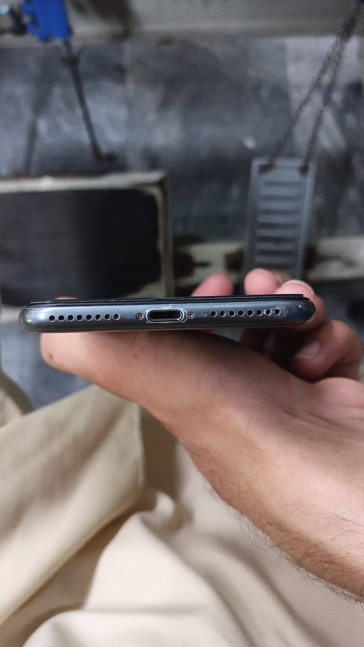 Apple iPhone 8 Plus 3