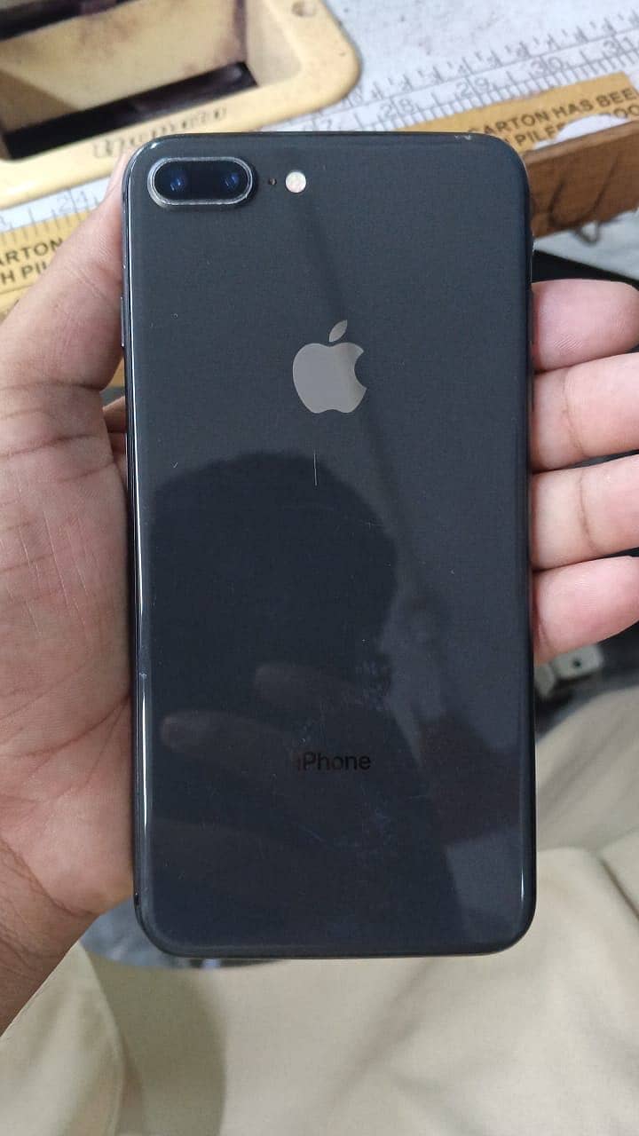 Apple iPhone 8 Plus 4