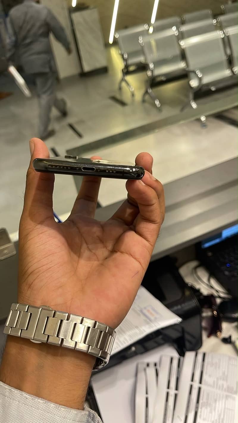 Apple iPhone XS 3