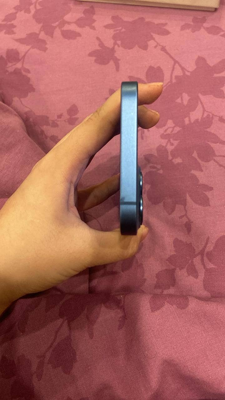 Apple iPhone 13 2