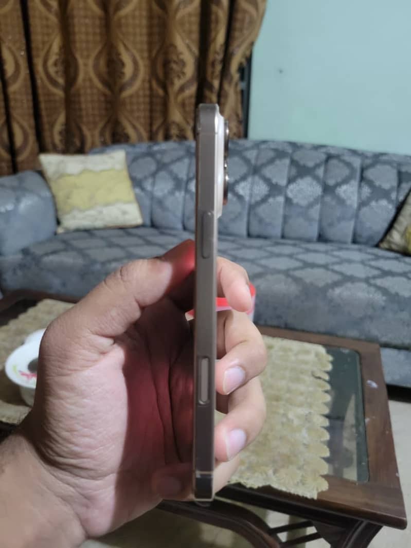 Apple iPhone 16 Pro Max 0