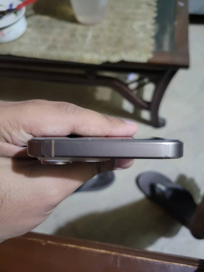 Apple iPhone 16 Pro Max 4
