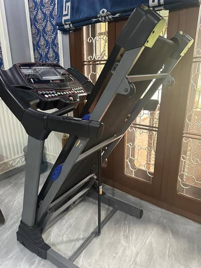 gold star treadmill in 10/10 condition