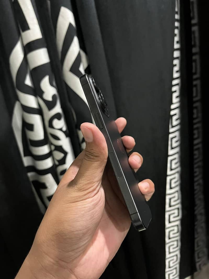 iPhone 15 Pro Max 2