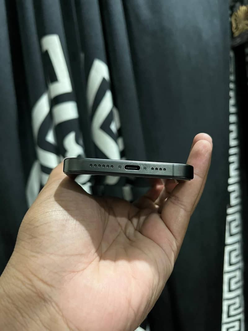 iPhone 15 Pro Max 3
